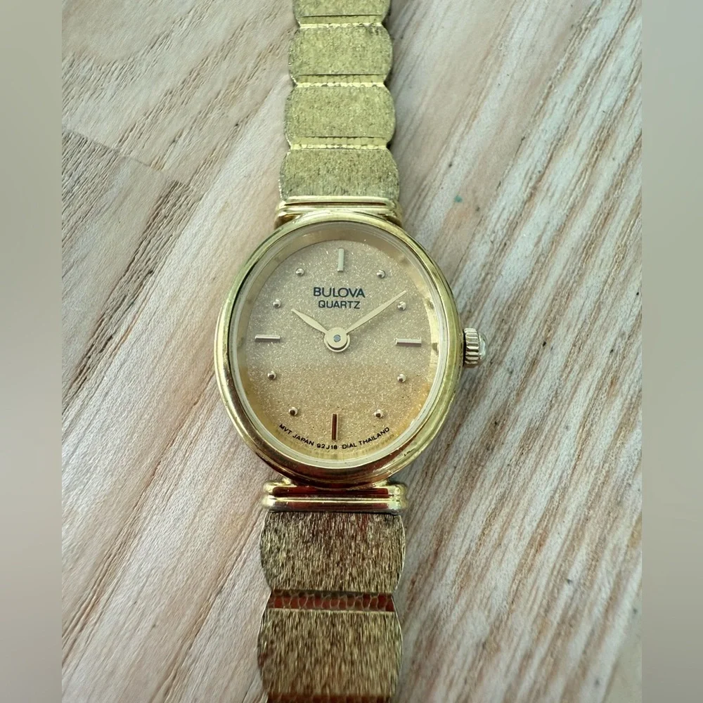 Vintage Bulova ladies oval gold tone watch NEW BATTERY